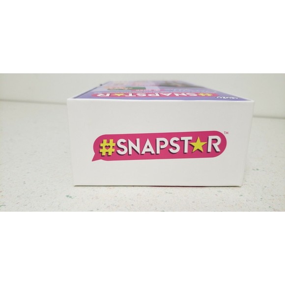 Yulu #Snapstar Dawn Fashion Diva Doll with Green Screen Wall and Stand - Picture 5 of 6